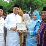 Momen Hardiknas, Pemkab Labura Beri Penghargaan Guru-guru di Sekolah Terpencil